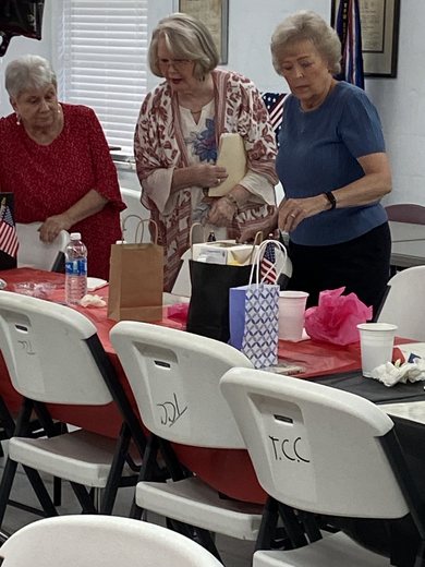 Doris Daniels Kersey, Carol McDilda Helms, & Marilyn Smith McCullum begin cleaning up after door prize festivities.